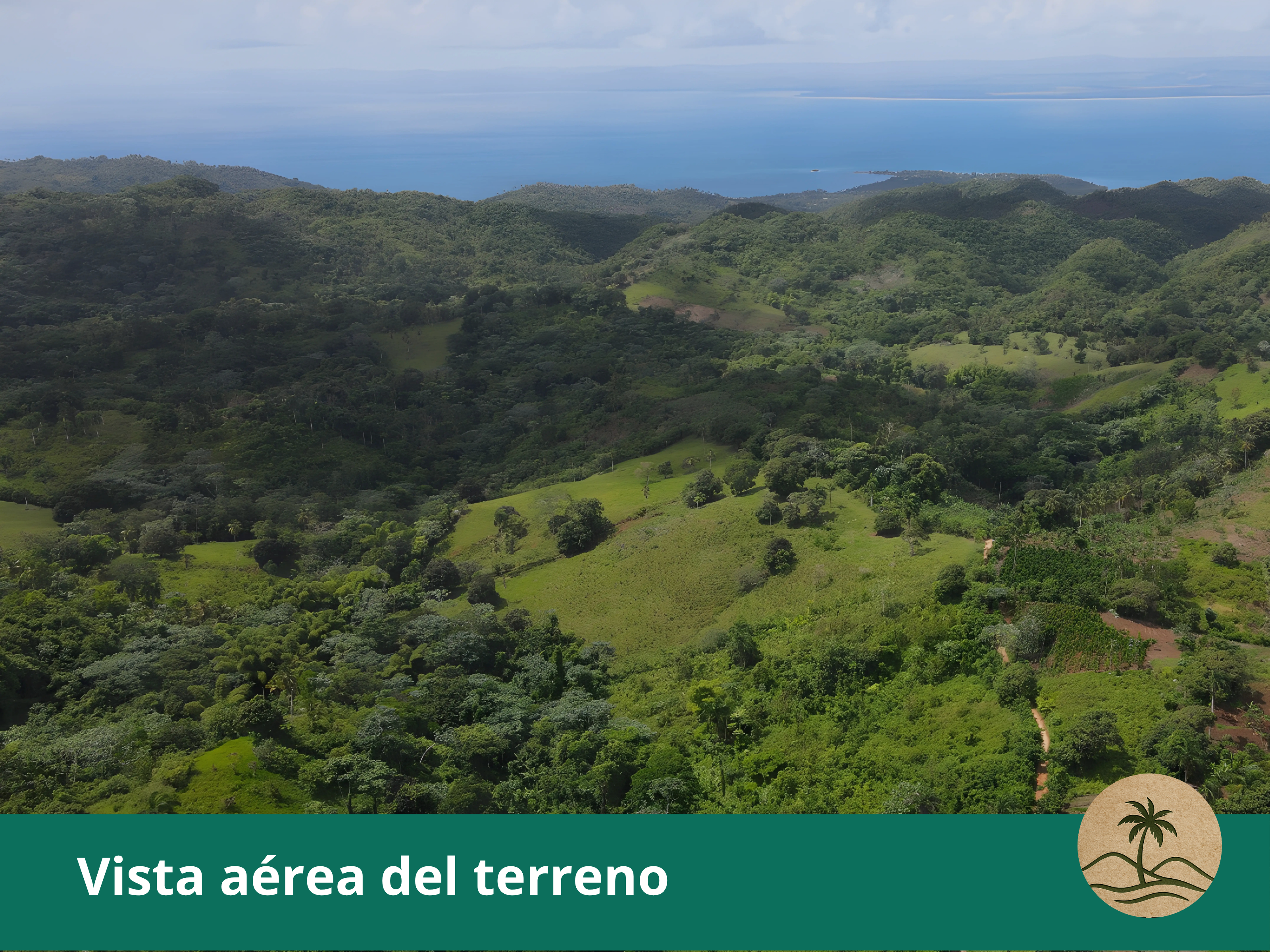 Vista aérea del terreno hacia el mar